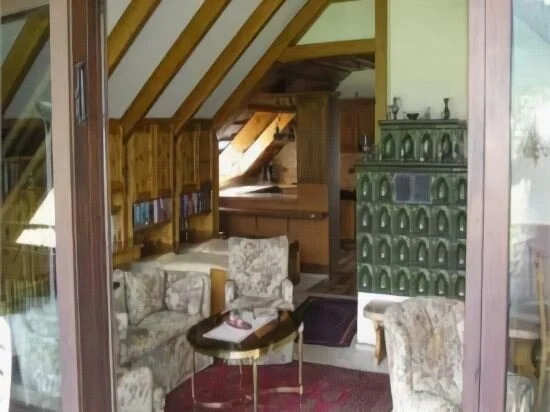 Rebekka mit Haus am Brhl