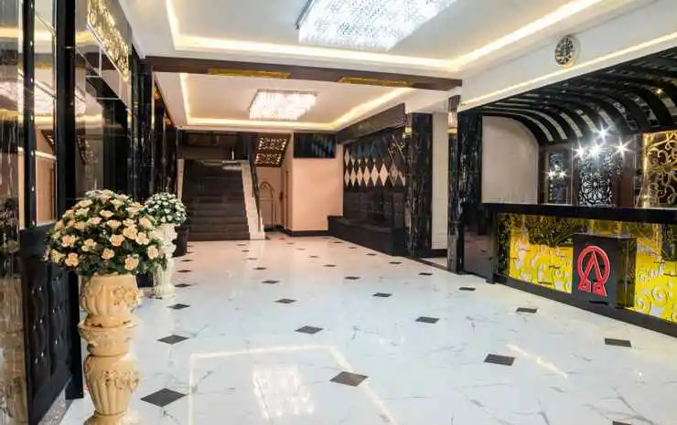 Lobby & Reception