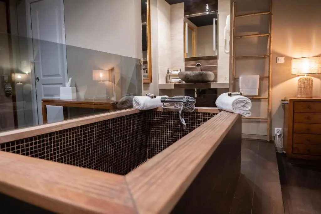Superior Double room with sea view (full double bed)