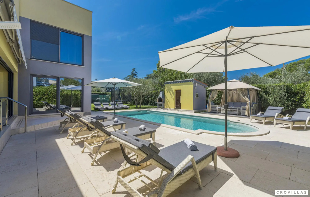 Happy in Fazana with 5 bedrooms and 1 bathrooms