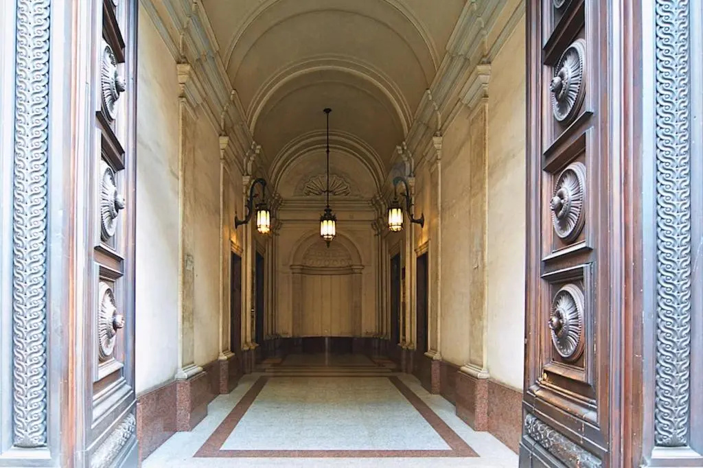 Lobby & Reception