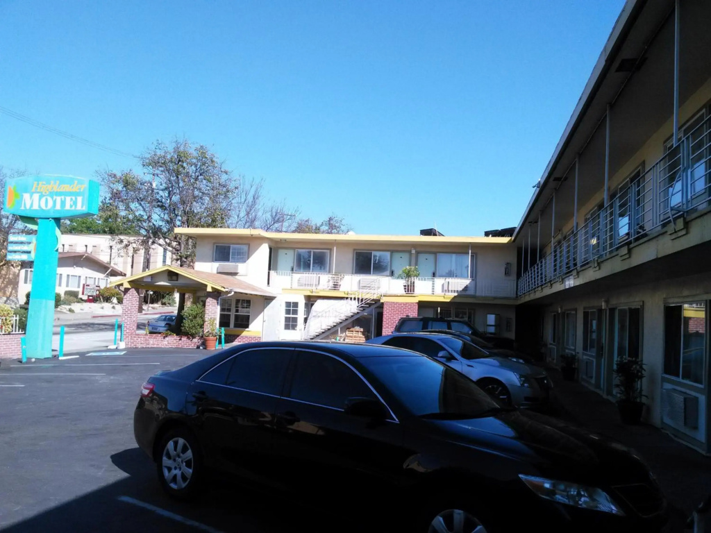 Highlander Motel