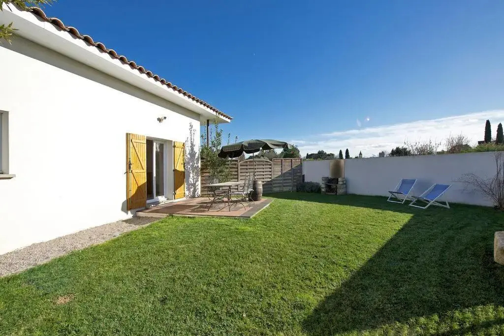 Maison Calme Avec Jardin Et Parking Prives