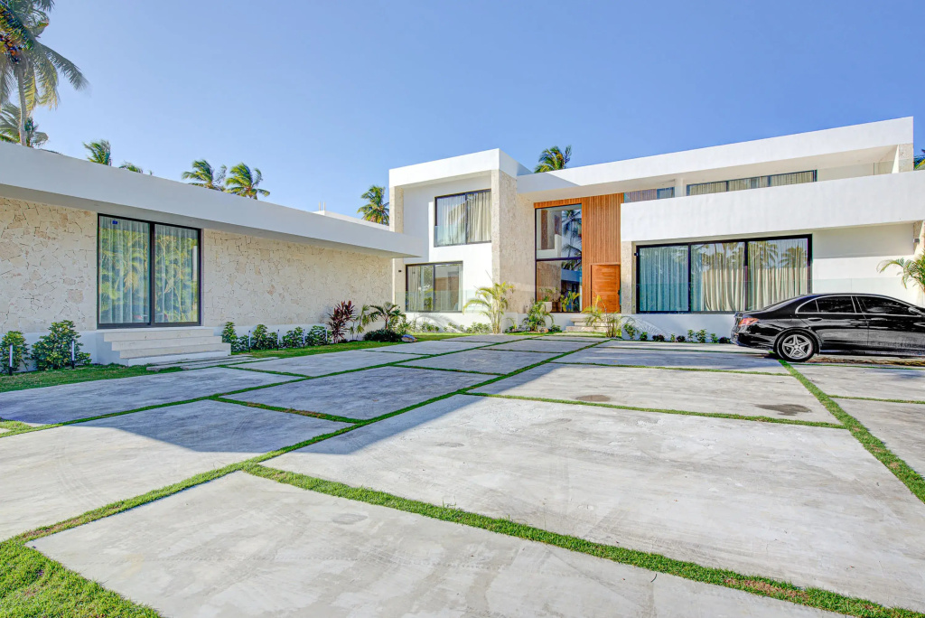 Luxury 9BR Beachfront Stunner With Private Pool