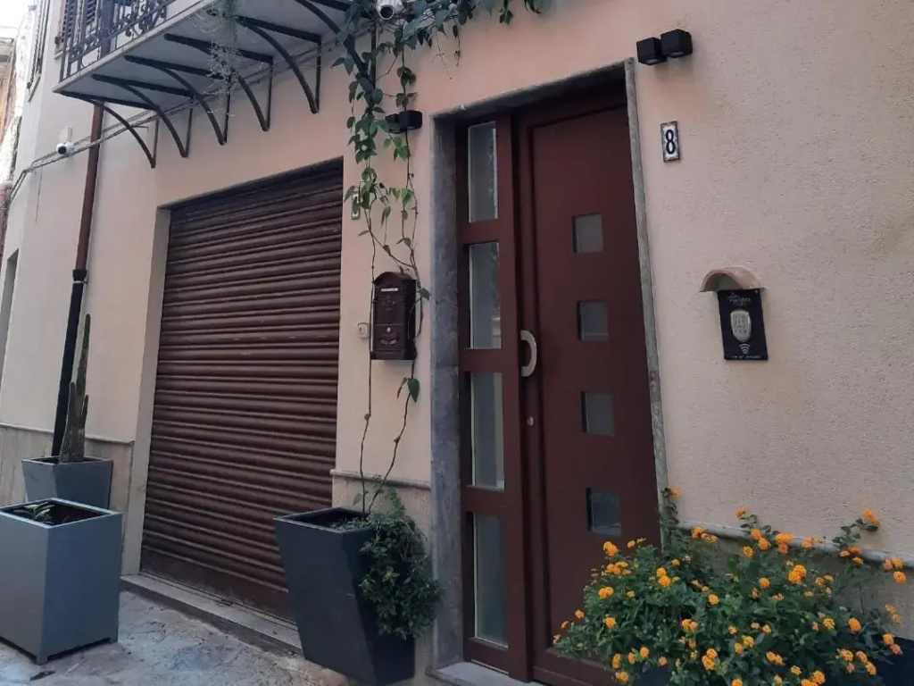 San Francesco Rooms and Apartment with Terrace in Palermo