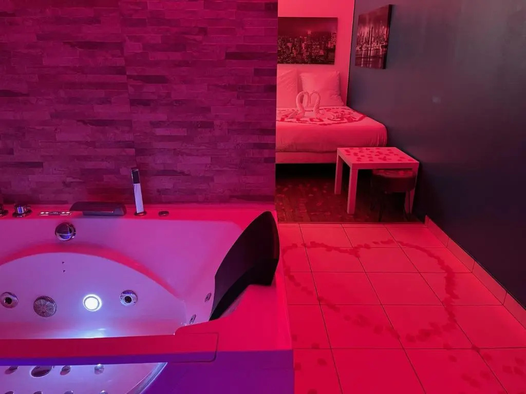 SPA Enzo Appartement avec Jacuzzi Privatif