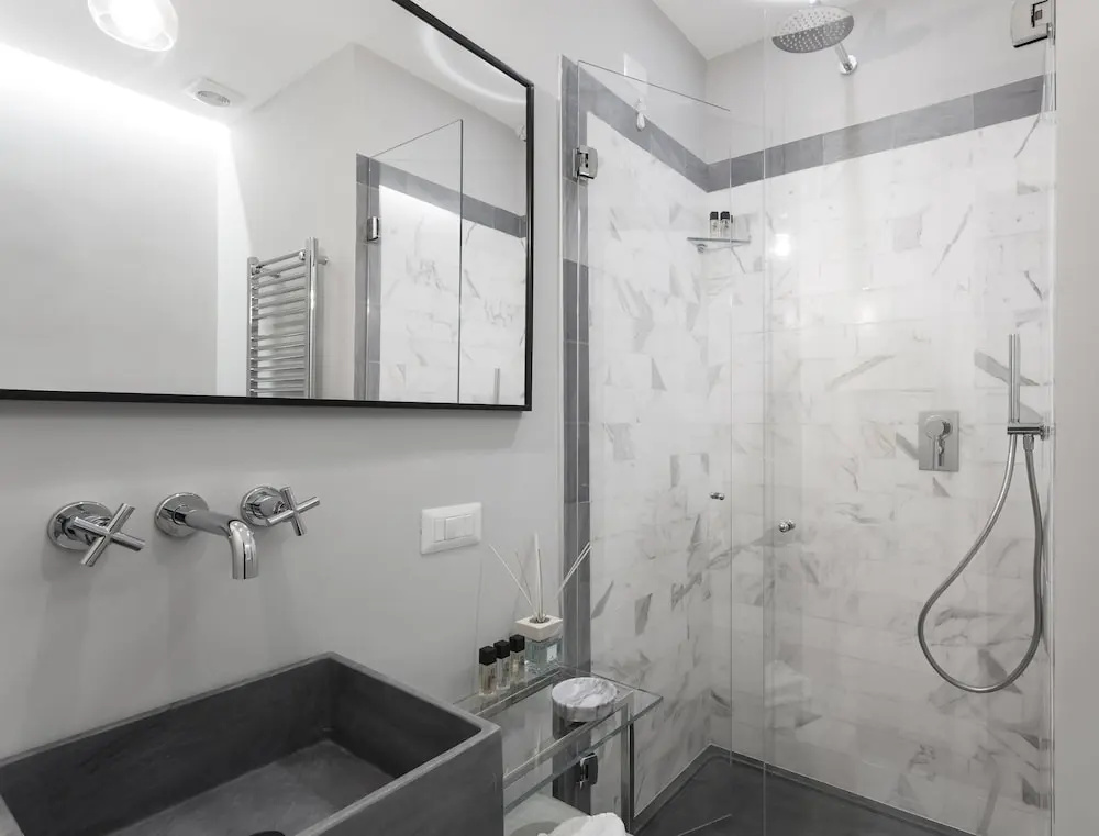 Deluxe Double room with city view (full double bed)