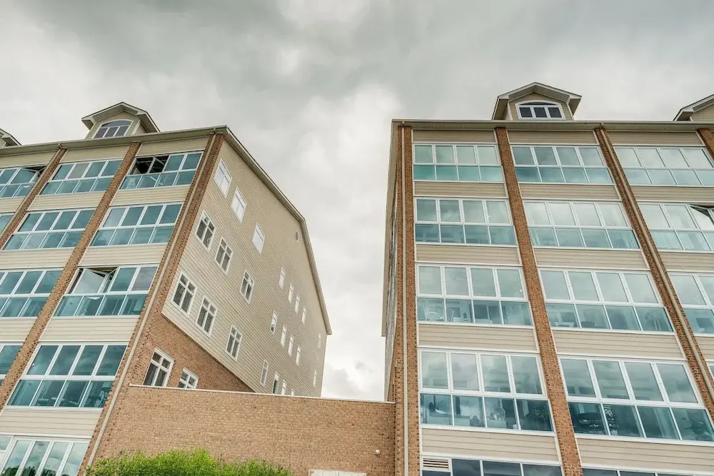 Lakefront Huddleston Condo w/ Community Pool