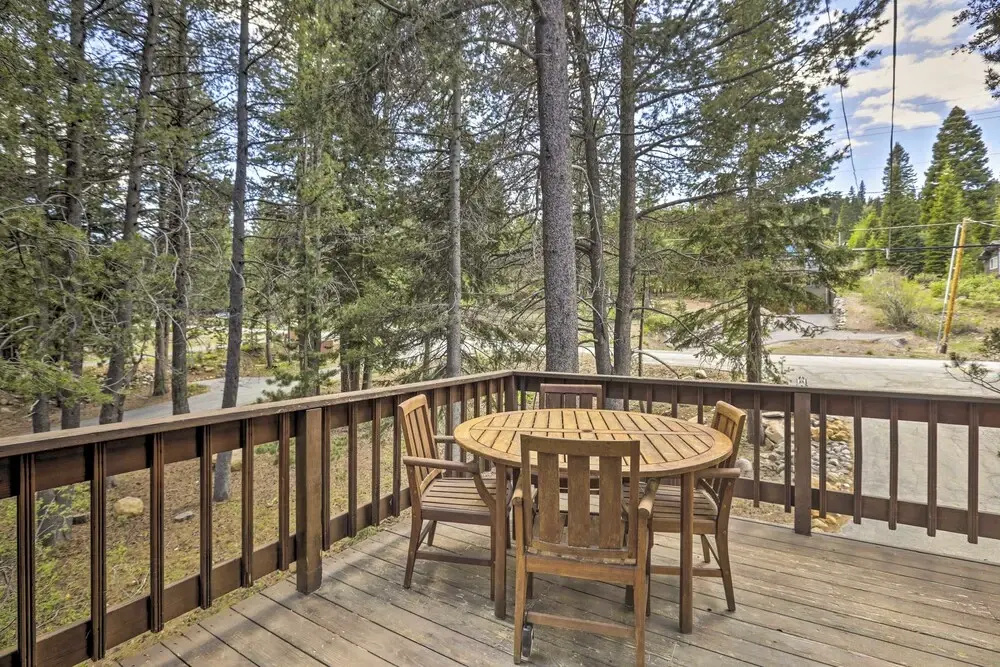 Game Room: Mountain Chalet 5 Mi to Donner Lake