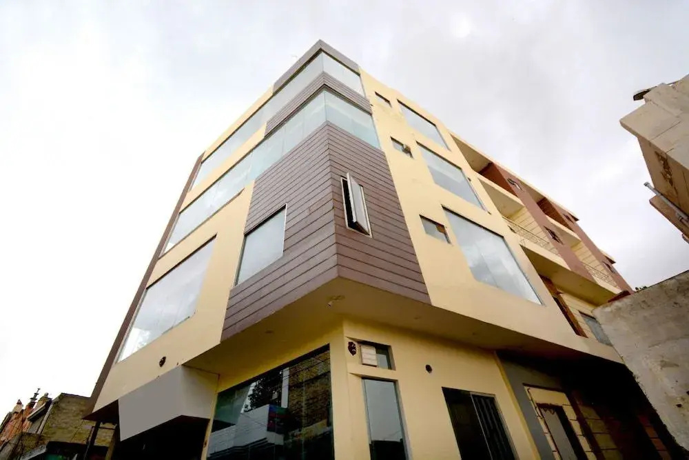 Hotel Royal Lifestyle By OYO Rooms