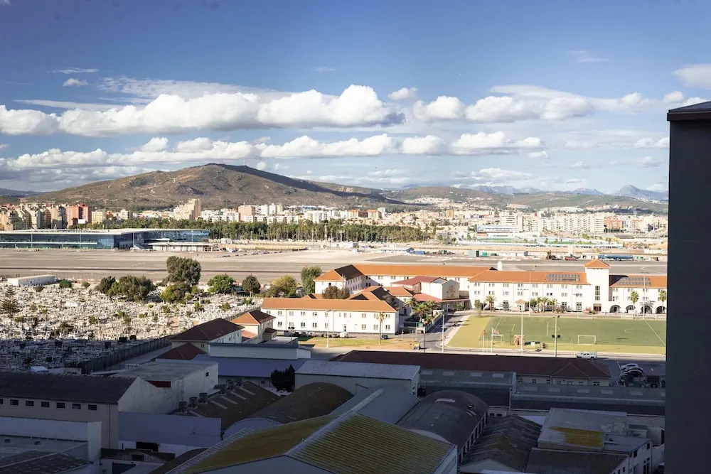 Top Studio With View-hosted by Sweetstay - фото 11