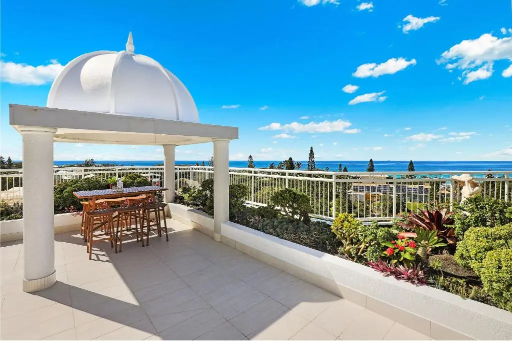 3 Bedrooms Penthouse Apartment