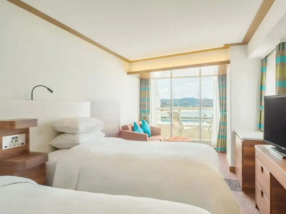 Deluxe Main Tower High Floor Double room with balcony and with ocean view twin beds