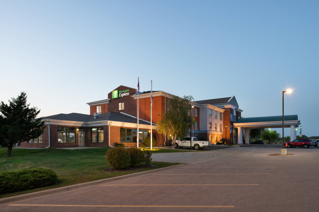 Holiday Inn Express Hotel & Suites Fort Atkinson by IHG