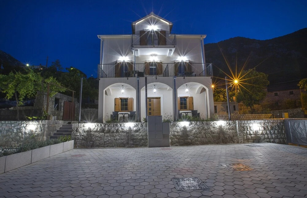 Apartments Mezini 11