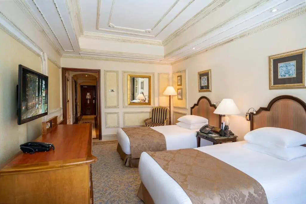 Classic Club Double room with city view (twin beds)