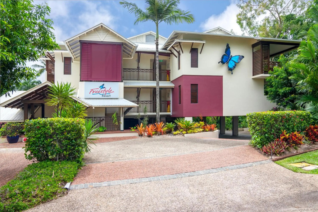 Seascape Holidays at 30 Tropic Style