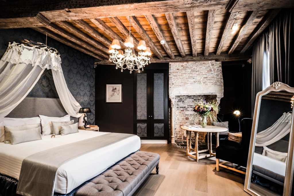 Hotel de Castillion — Bruges, Flanders