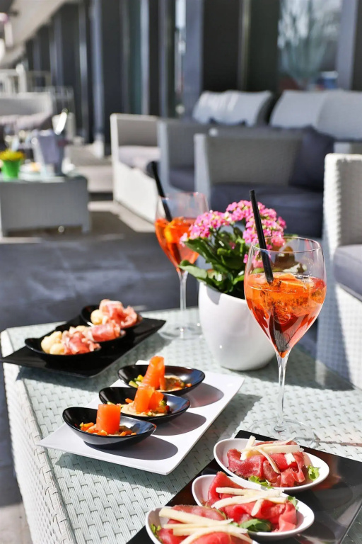 One Hotel & Restaurant - Général