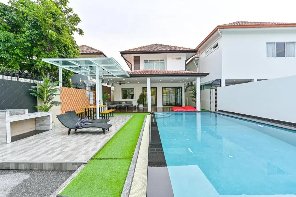 4BD Pool Villa Pattaya with Jacuzzi - Exquisite Pool Villa A