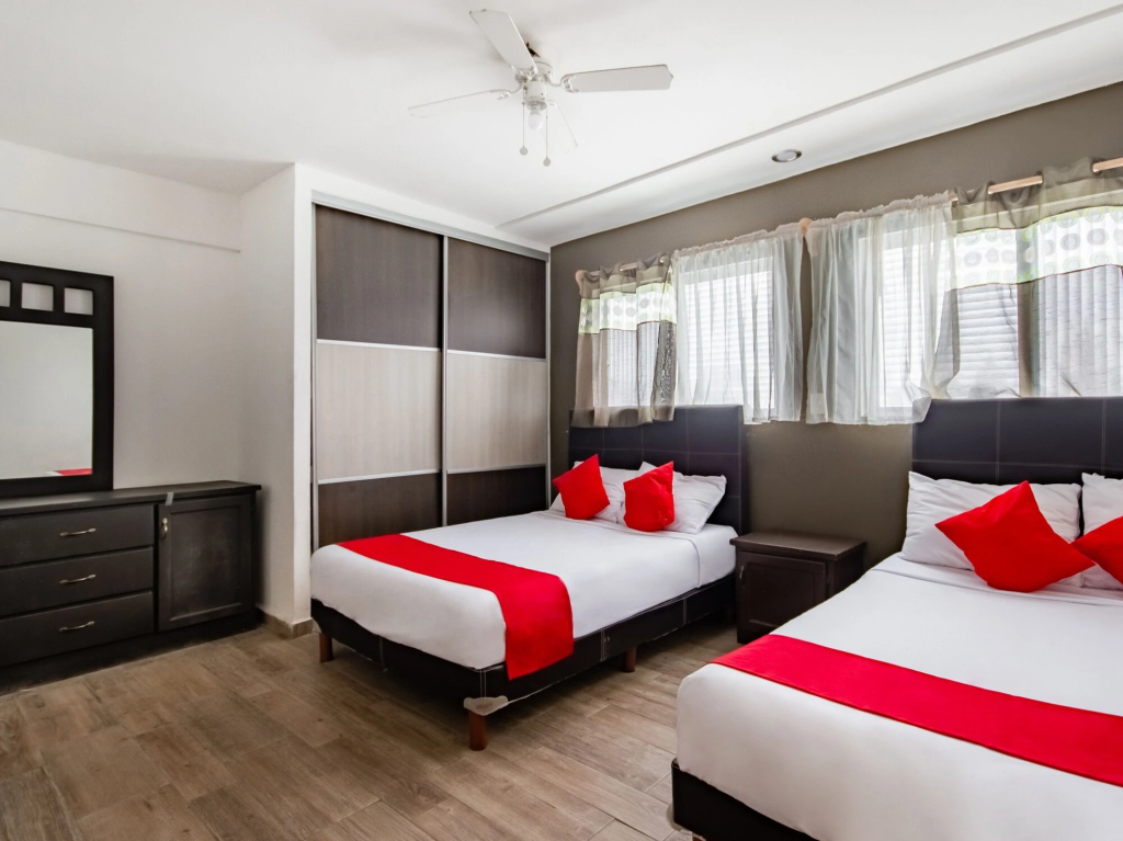 OYO Hotel Halley — 3