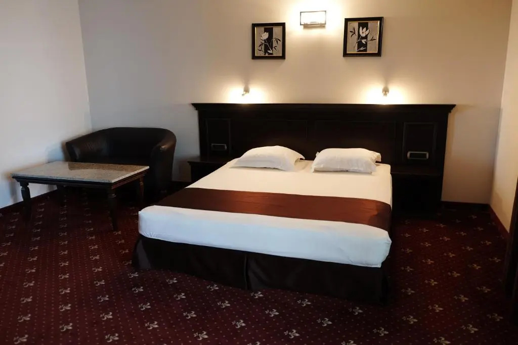3 Bedrooms Apartment