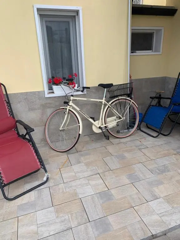 Appartamento in villa con piscina a 700m dal mare - фото 12