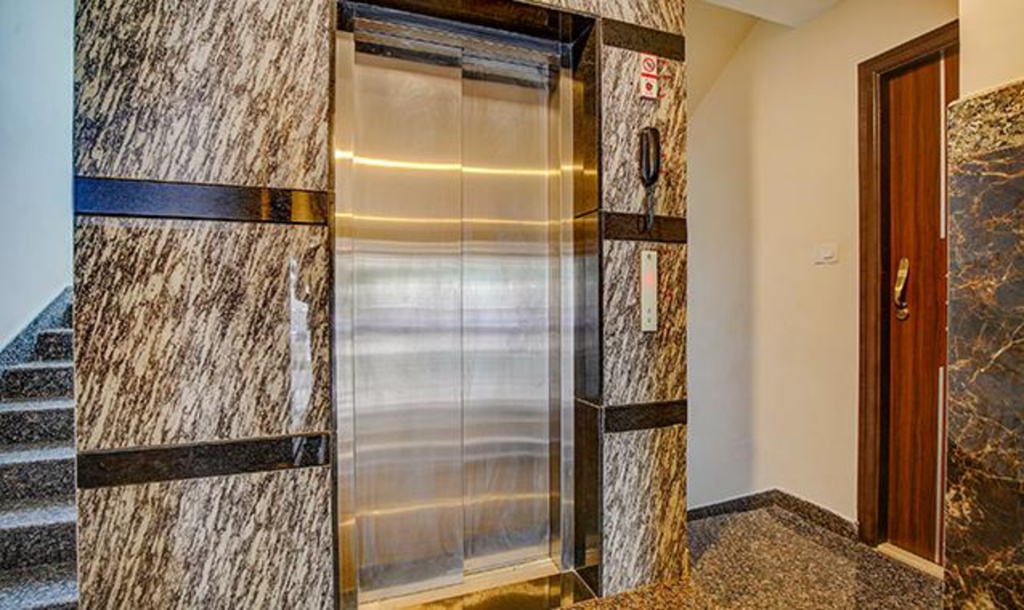 Fabhotel Greenwood Xpress Inn
