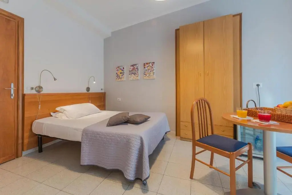 Economy room