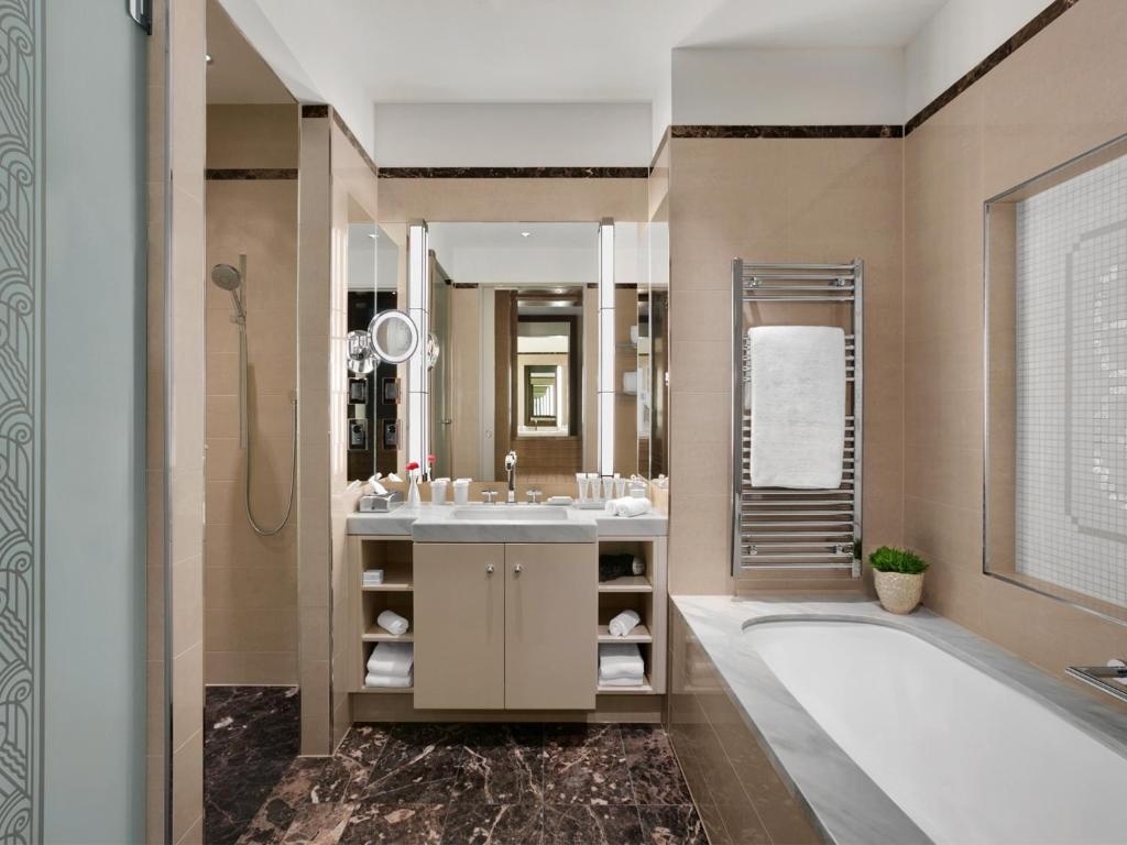 Double Junior Suite (full double bed)