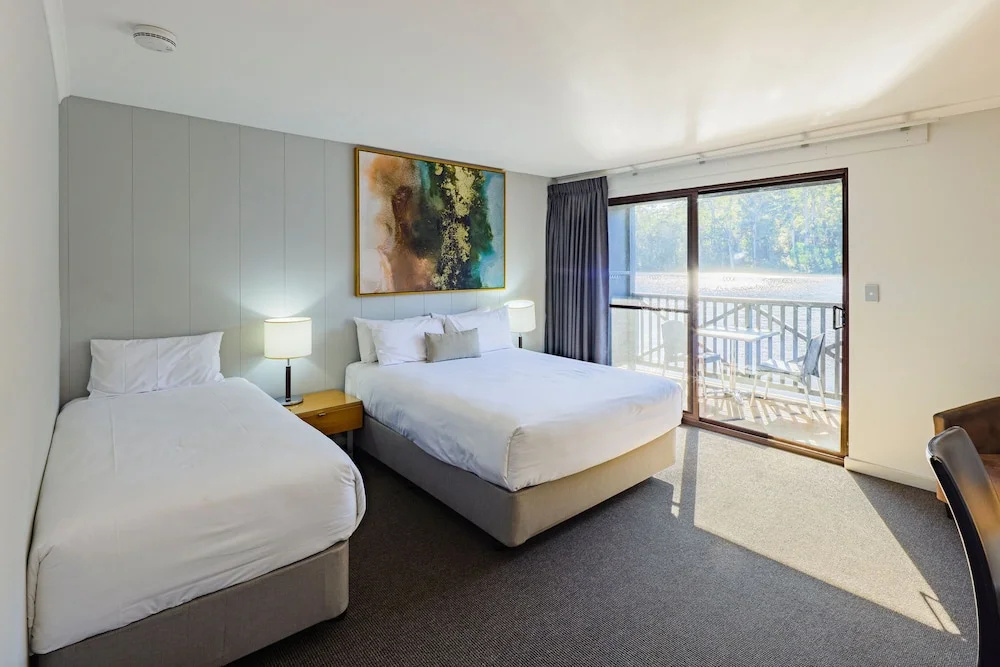 Standard room with balcony and with lake view