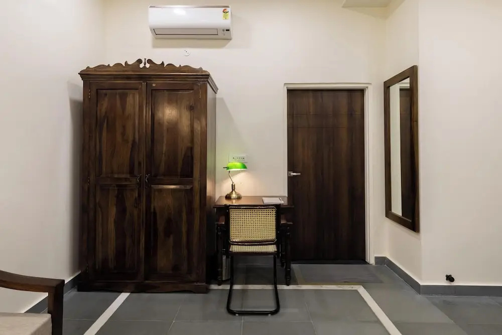 Lobby & Reception
