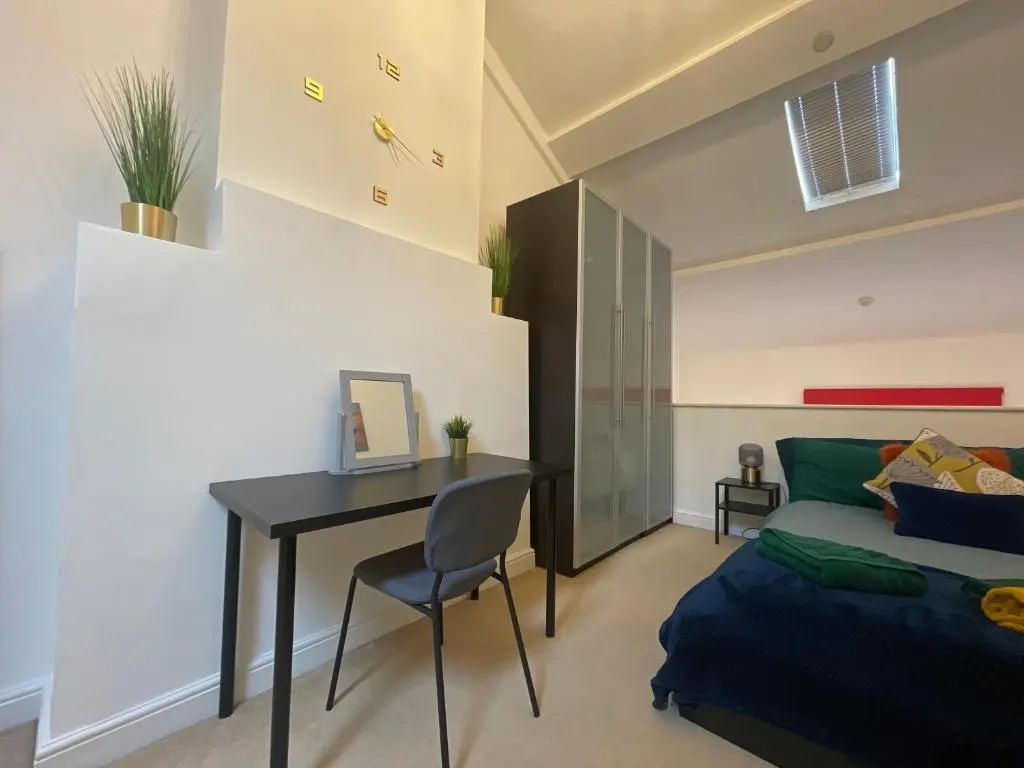 Vibrant Loft Apartment in Grade II Listed Building