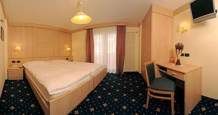 Standard Double room with balcony (full double bed)