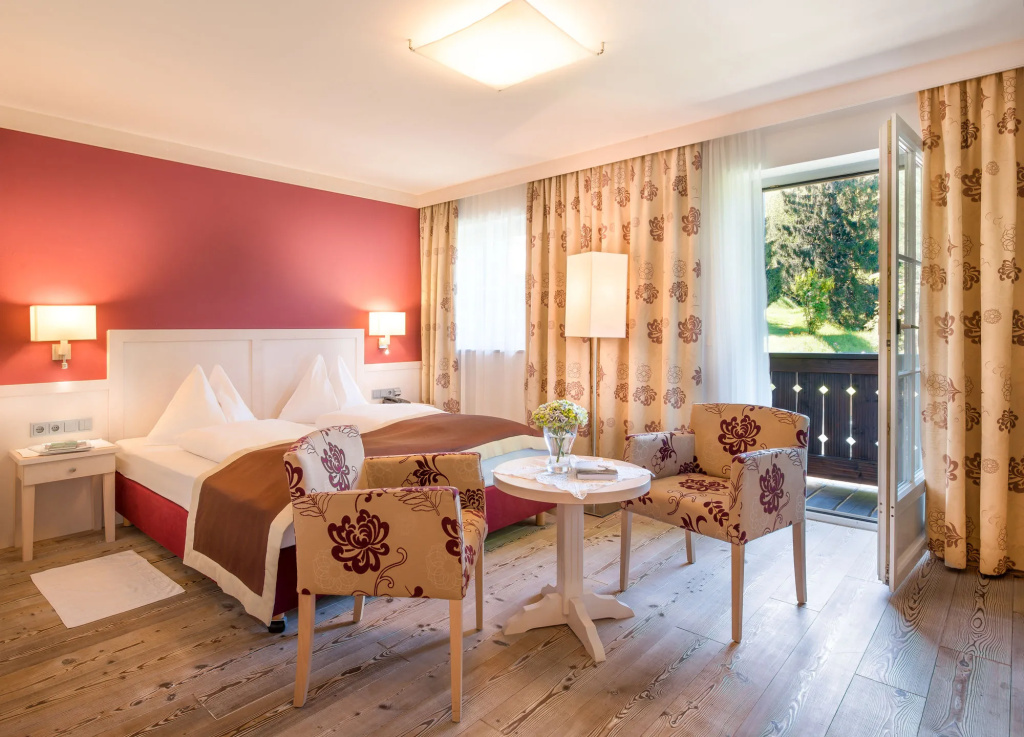 Romantik Hotel die Gersberg Alm mit Panorama über Salzburg und Outdoorpool ab Mai - Général