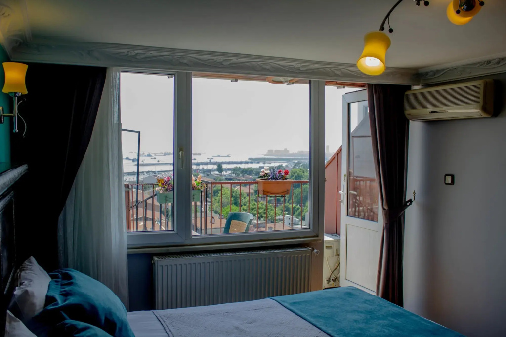 Balcony & Terrace
