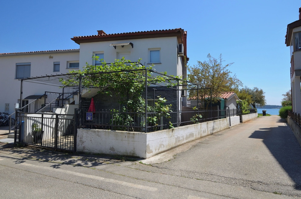 Apartments Pintar