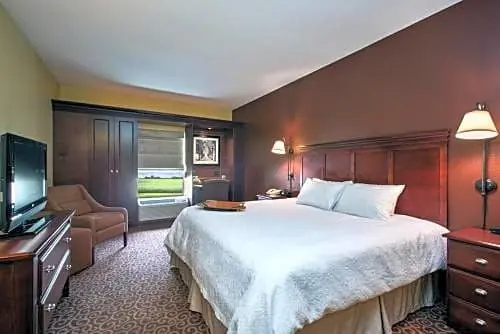 Deluxe Double room (full double bed)