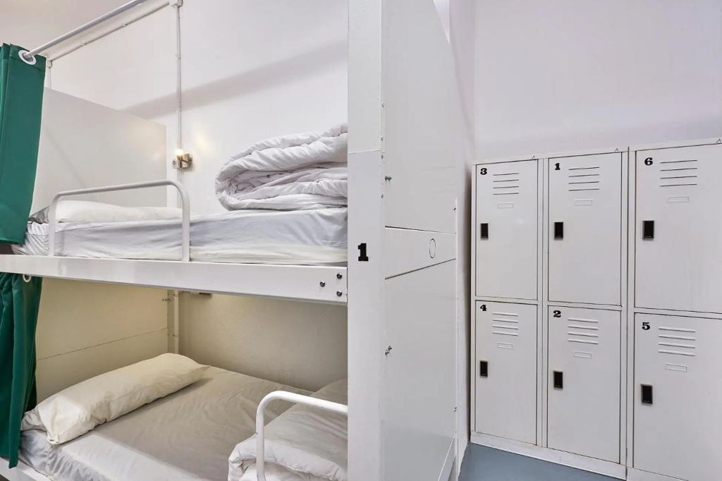 Hola Hostal Collblanc - Hostel — 5