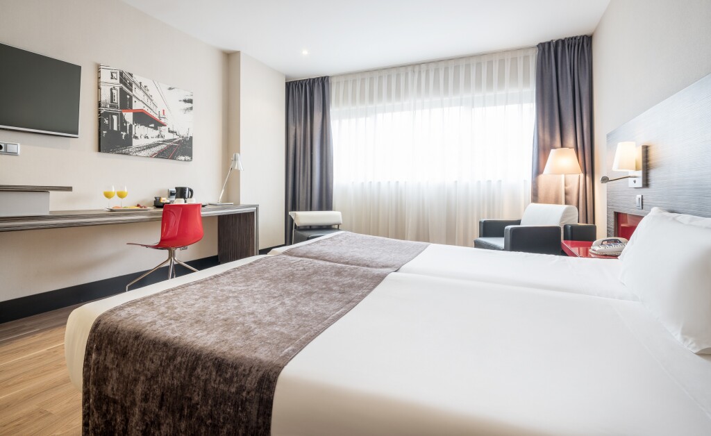 Hotel ILUNION Barcelona picture