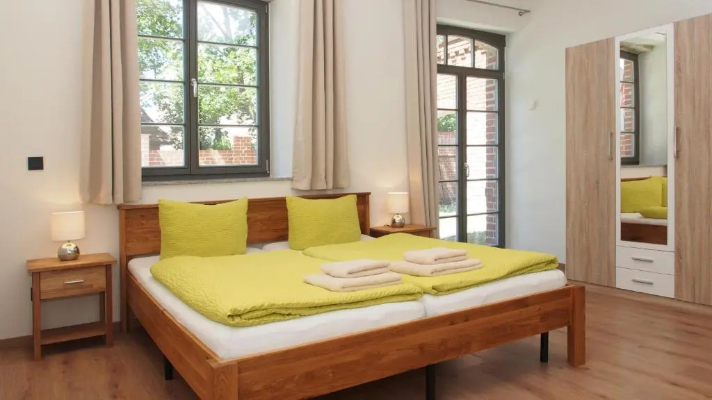 1 Bedroom Basement Apartment with lake view