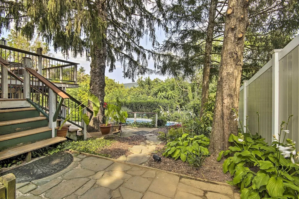 Harpers Ferry Apartment w/ Private Pool & Hot Tub!