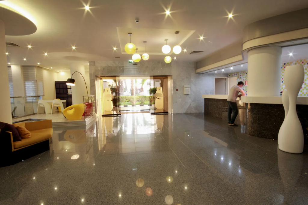 Lobby & Reception