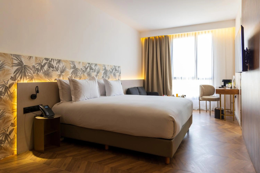 Diagonal Hotel — 2