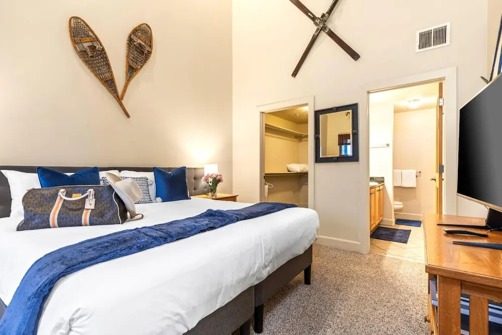 KBM Resorts Crestview Condos Spacious Condo Near Olympic Park With gas Fireplace, Year-round Pool, hot Tub, City Wide Shuttle Access. Cvc-308b
