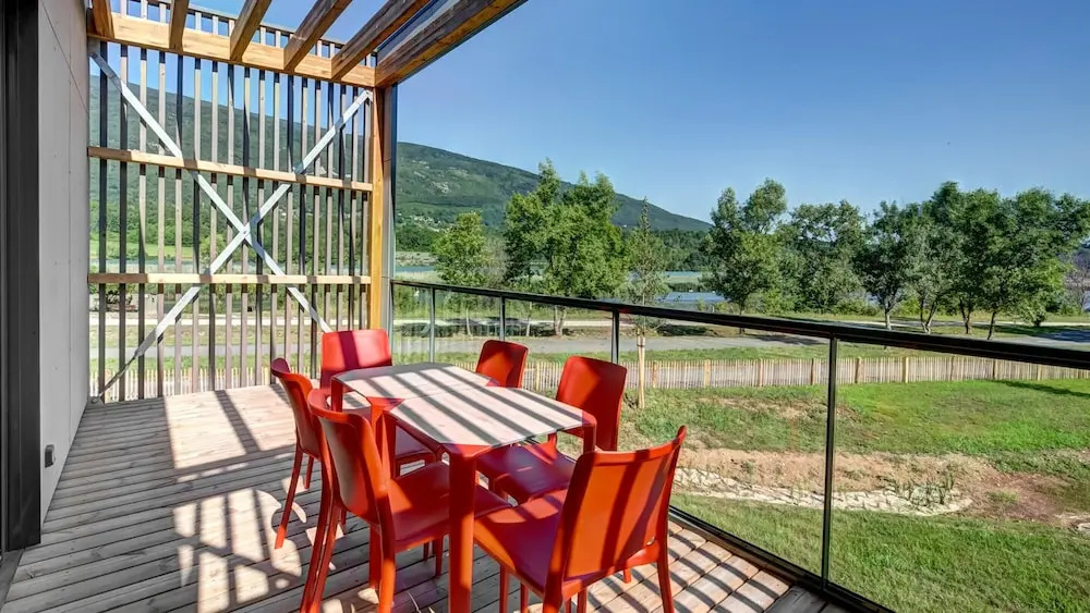 8-person Savoie Family Retreat