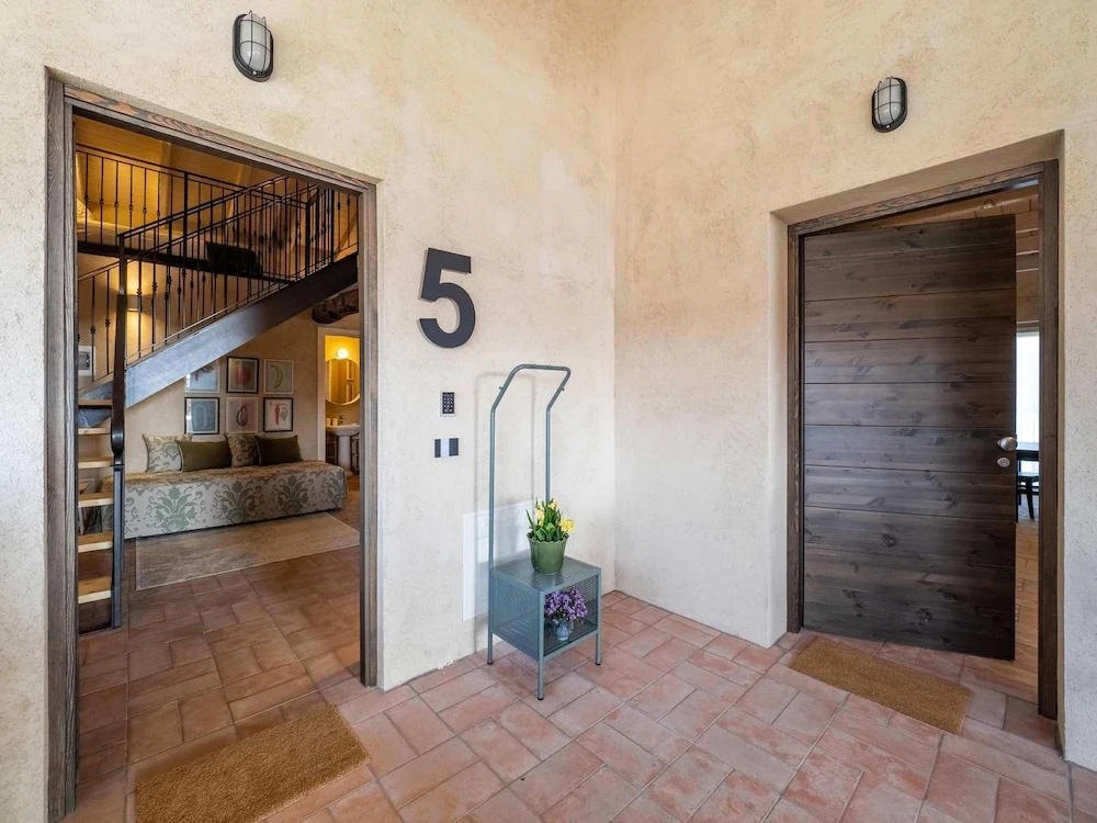 Green Lodge - Apartment 5 - 1 BR 1 Bath