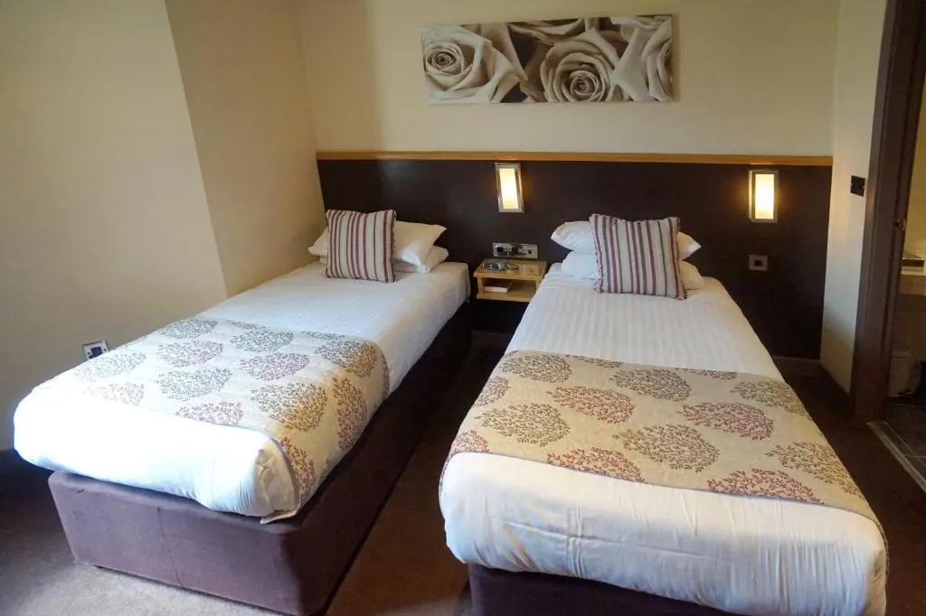 Damon's Hotel - Chambres