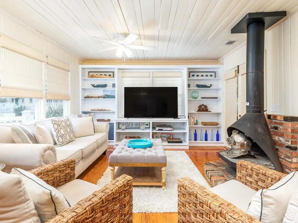 5 Bedrooms Cottage