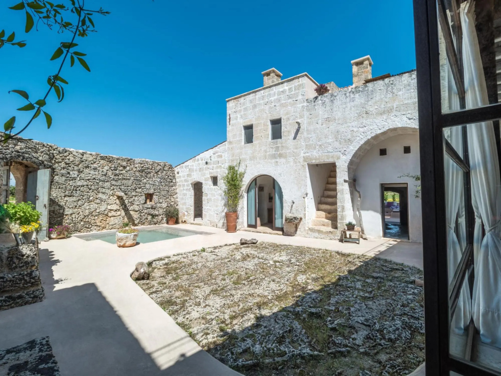 Ancient renovated farmhouse with large garden, small pool with hydromassage-Masseria de Li Travaj